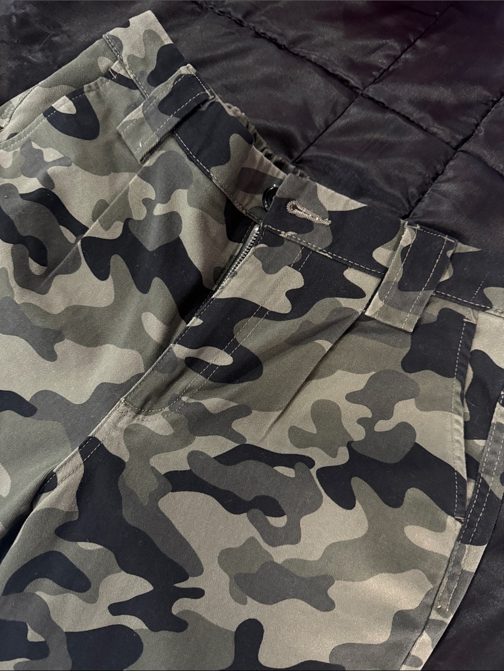 Guess camouflage pants